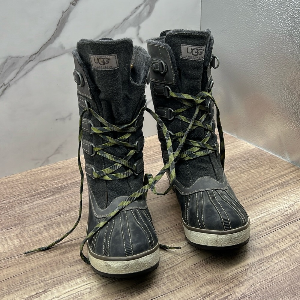 UGG Snow Boots ( Size 8) Color Gray/Green S/N 1001743